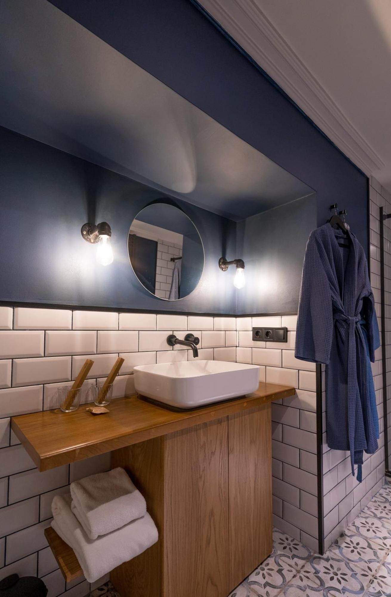 Zorba&Bond Boutique Hotel Τυφλίδα Δωμάτιο φωτογραφία