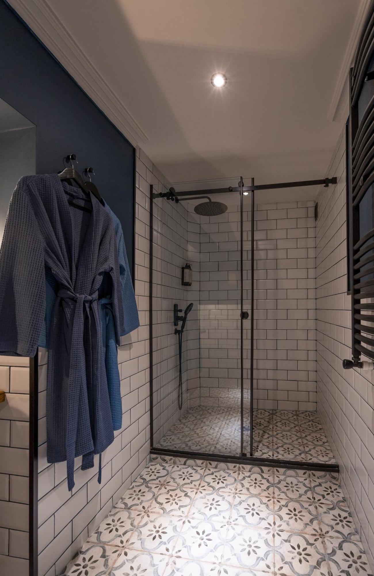 Zorba&Bond Boutique Hotel Τυφλίδα Δωμάτιο φωτογραφία